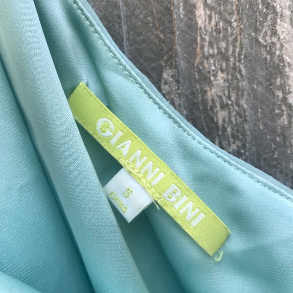 Gianni Bini off the shoulder dress - Picture 3 of 5